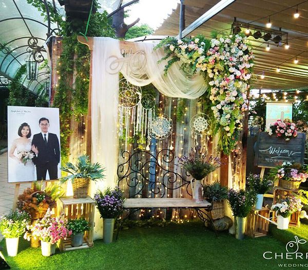 trang trí tiệc cưới ngoài trời