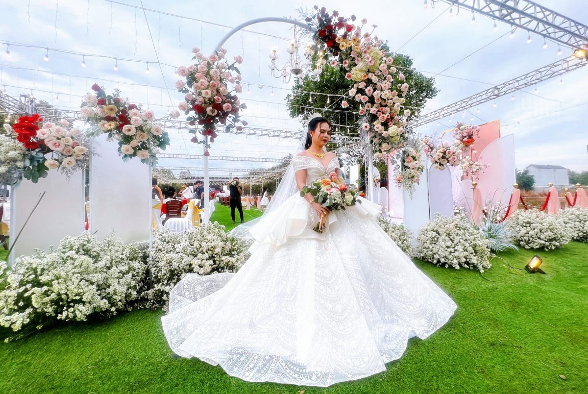 trang tri tiệc cưới ngoài trời
